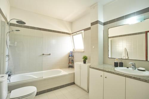 Kylpyhuone majoituspaikassa Encosta Retreat