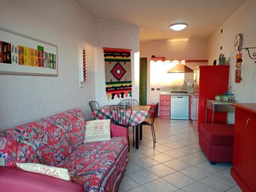Η κουζίνα ή μικρή κουζίνα στο Mosaici Sunrise - lake front apartment with beautiful view