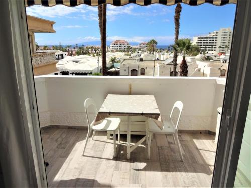 Sunset apartment with sea view and free WIFI in the heart of Las Americas