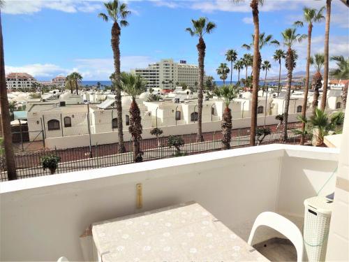 Sunset apartment with sea view and free WIFI in the heart of Las Americas