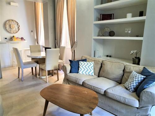 a living room with a couch and a table at La Casa di Tommy in Rapallo