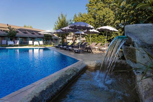 Бассейн в Business Hotel или поблизости