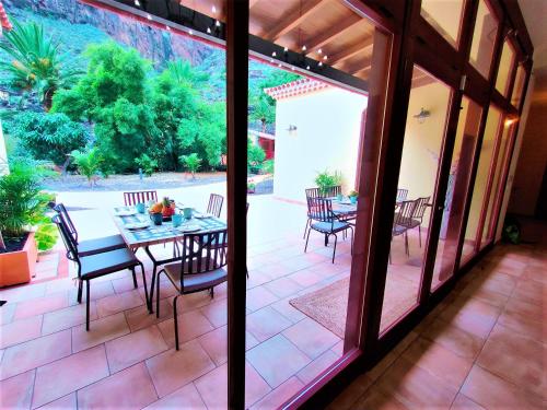 a patio with a table and chairs on a patio at Haciendita Gomera in San Sebastián de la Gomera