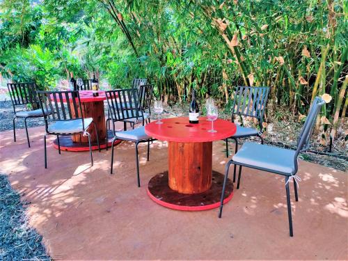 a table and chairs sitting around a tree stump at Haciendita Gomera in San Sebastián de la Gomera