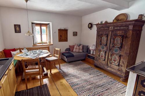 A seating area at Ferienhaus Pucher