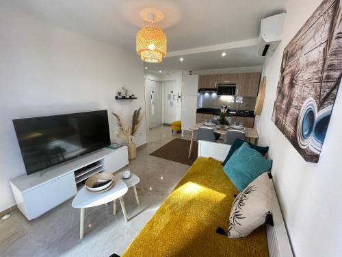 Cannes Centre, T2 moderne rénové, balcon clim&Wifi