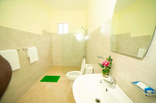 Ванна кімната в Hotel Enrique I Gazcue, Bed and Breakfast