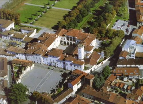 El barrio de los alrededores o un barrio cerca de este apartahotel