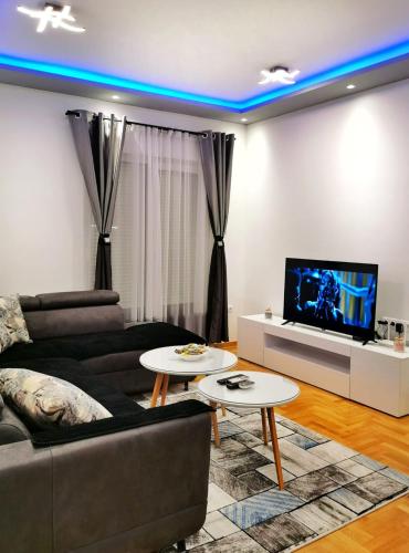 a living room with a couch and a tv at Apartman Delic in Trebinje