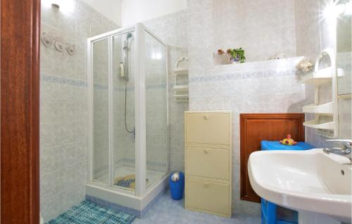 Ванна кімната в 2 Bedroom Nice Home In Sessa Aurunca