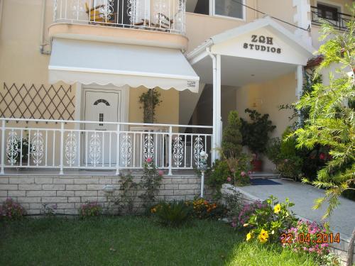 Gallery image of Zoe's Studios in Parga