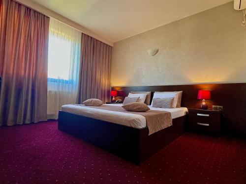 Postel nebo postele na pokoji v ubytování Hotel Athos