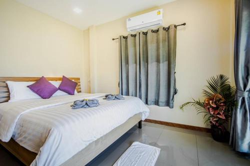 Rúm í herbergi á Baan I Ta Lay Koh Yao Noi