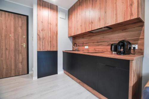 Kuchyňa alebo kuchynka v ubytovaní CITYSTAY Plac Unii Gdynia Apartment