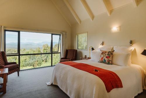 A bed or beds in a room at Rimu Lodge