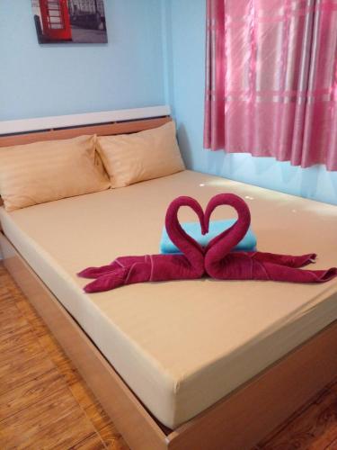 Katil atau katil-katil dalam bilik di In Love Resort
