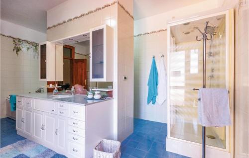 Ένα μπάνιο στο Villa Ilenia