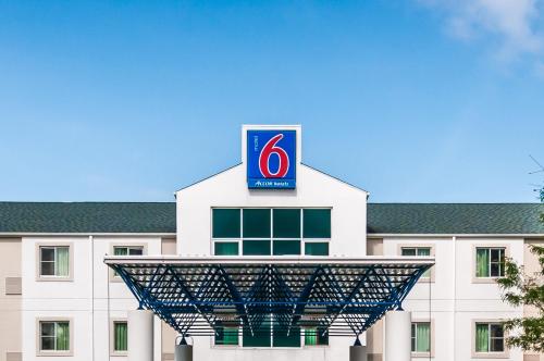 Motel 6-Joliet, IL - Chicago - I-55に飾ってある許可証、賞状、看板またはその他の書類