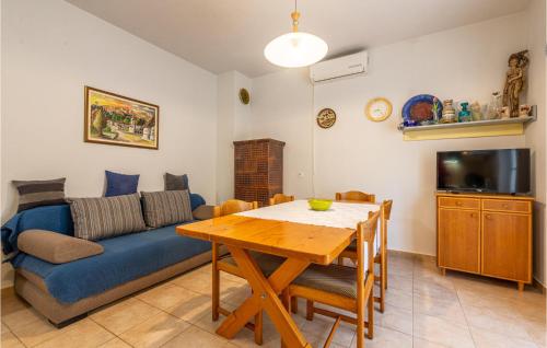 Amazing Apartment In Zadar With Wifi