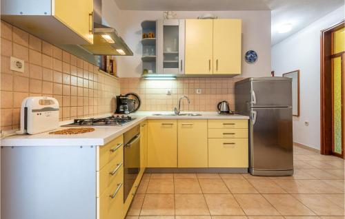 Amazing Apartment In Zadar With Wifi