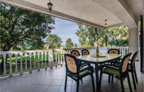 2 Bedroom Awesome Apartment In Malinska