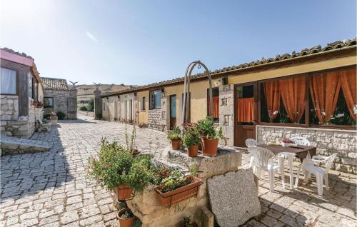 Gallery image of 3 Bedroom Nice Home In Ragusa in Ragusa