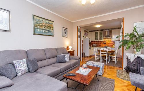 Cozy Apartment In Novi Vinodolski With Wifi