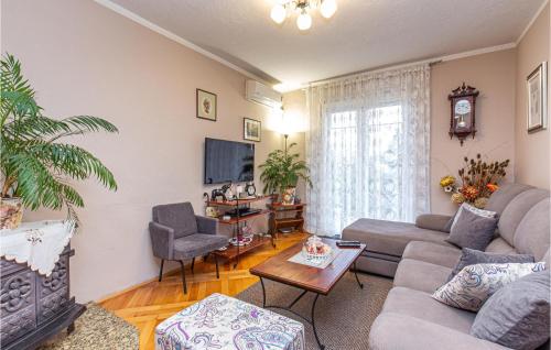 Cozy Apartment In Novi Vinodolski With Wifi