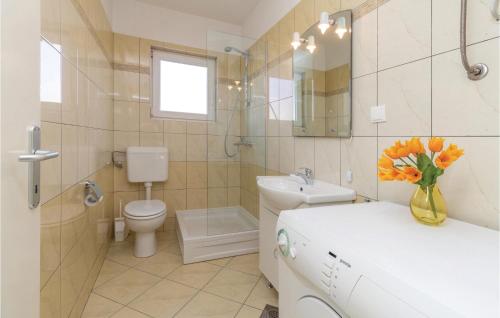 Koupelna v ubytování Lovely Apartment In Zadar With Wifi