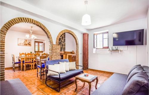 Μια τηλεόραση ή/και κέντρο ψυχαγωγίας στο Gorgeous Home In Ronda With Wifi