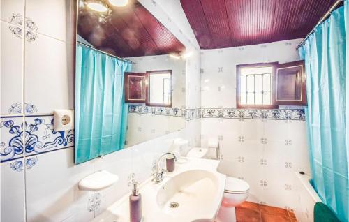Koupelna v ubytování 5 Bedroom Amazing Home In Ronda