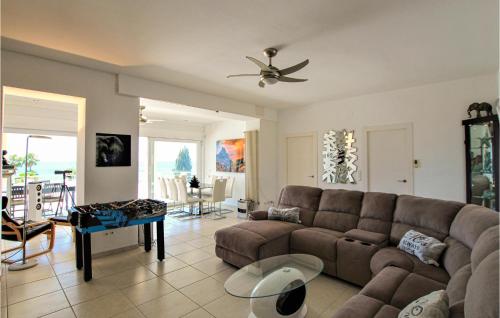 a living room with a couch and a table at Nice Home In El Campello With Wifi in El Campello