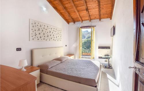מיטה או מיטות בחדר ב-Awesome Home In Ziona With Wifi