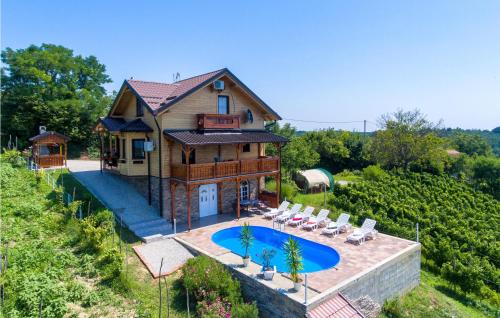 Výhled na bazén z ubytování Awesome Home In Donja Zelina With Kitchen nebo okolí