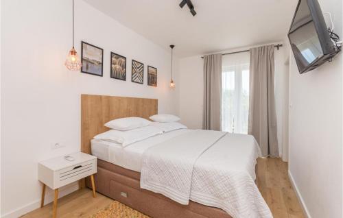 Photo de la galerie de l'établissement 4 Bedroom Amazing Home In Polaca, à Polača