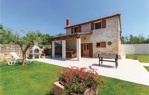 Vonkajšia záhrada v ubytovaní Two-Bedroom Holiday Home 0 In Filipana