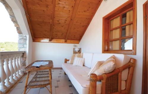 Predel za sedenje v nastanitvi Nice Home In Kukljica With 3 Bedrooms And Wifi