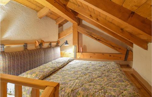 Кровать или кровати в номере Pet Friendly Home In Castello Tesino