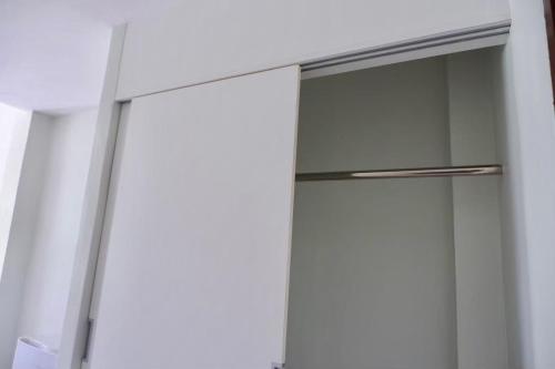 a white refrigerator with a glass door in a room at โรงแรมคอมม่อนเวลธ์ Commonwealth Hotel&Resort in Suan Phung