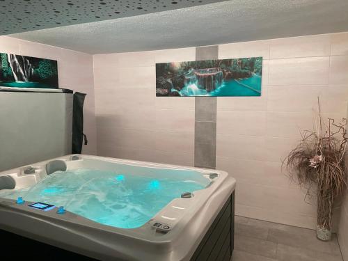 a hot tub in a room with a swimming pool at Gasthof zum Mohrn in Oberwölz Stadt