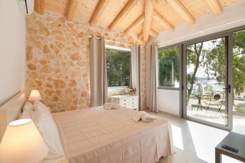 Marina Vista Luxury Studio suites Beach front