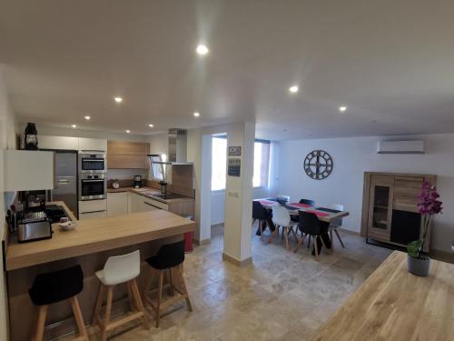 Grand T3 85 m2 situé à 15 min à pied des plages