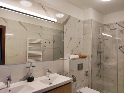 Ванная комната в Spa Residence Carbona Siesta Apartman