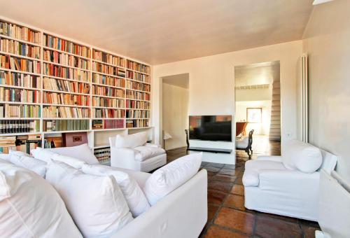Luxury art apartment in Trastevere with terrace