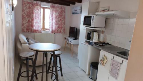 Kuchyň nebo kuchyňský kout v ubytování L'Orée du Bois Bettu