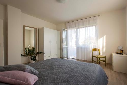 Apartment with terrace and parking photo 2