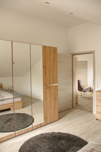 a bedroom with sliding glass doors and a bed at Gästehaus Mittendrin in Dahn