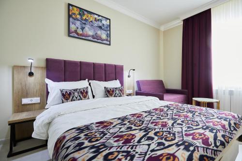 Ένα ή περισσότερα κρεβάτια σε δωμάτιο στο OLD TASHKENT Hotel & Spa
