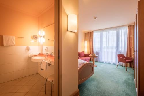 Koupelna v ubytování Gesundheitshotel Weißenstadt am See