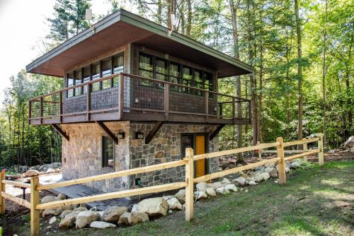 Taman di luar Trekker, Treehouses cabins and lodge rooms